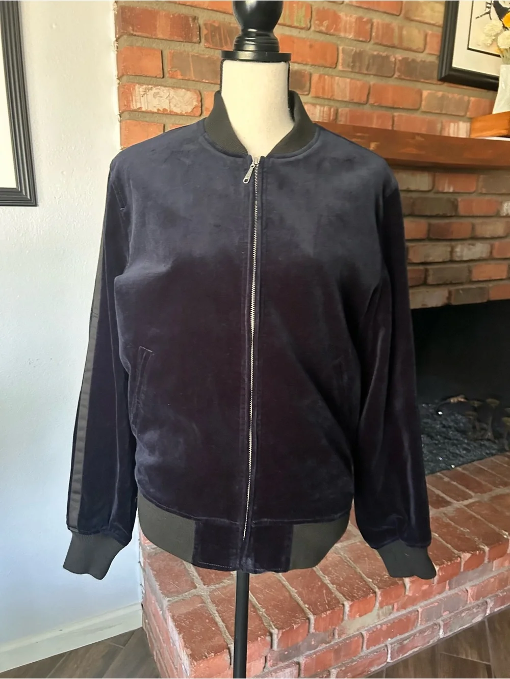 J. Crew Men’s Ludlow Velvet Bomber Jacket in Navy Blue Sz S